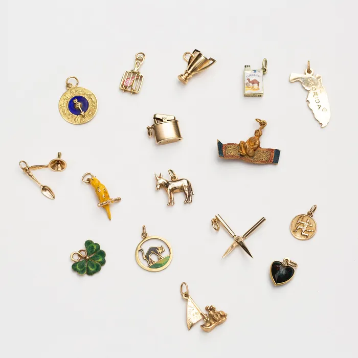 Vintage Earrings 14k Gold Movable Shears Charm