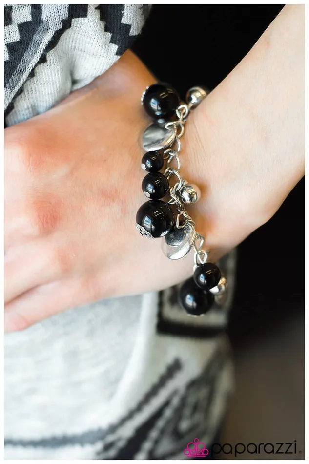 Paparazzi Jewelry Bracelets Paparazzi Bracelet A Nighttime Stroll Black