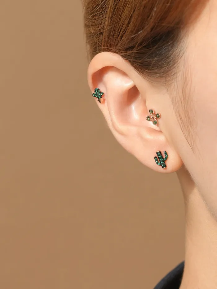 14K Gold Rough Dia Antique Flower Cartilage Earring 18G MinimalBijoux Earrings