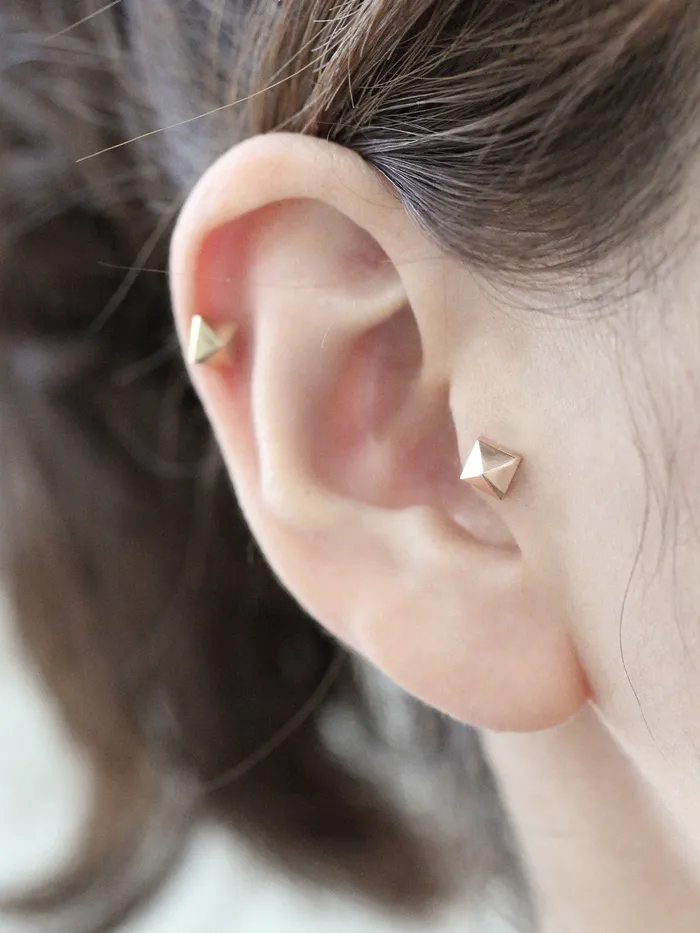 Earrings MinimalBijoux 14K Gold Pyramid Cartilage Earring 18g16g