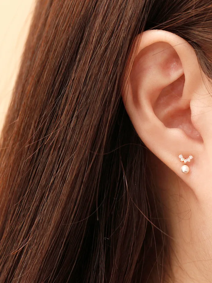 MinimalBijoux Earrings 14K Gold Mini Cubic Fresh Water Pearl Cartilage Earring 20G18G16G