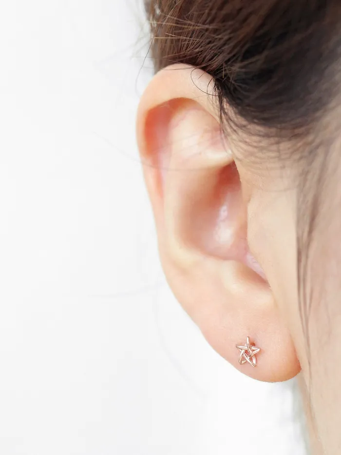 MinimalBijoux Earrings 14K Gold Star Point Cartilage Earring 18G16G