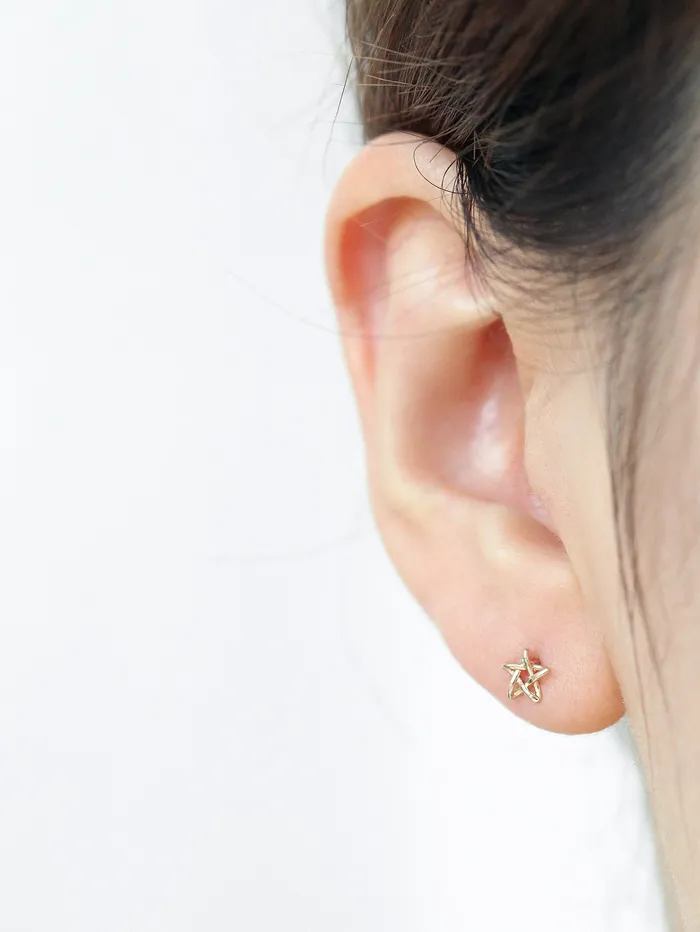 MinimalBijoux Earrings 14K Gold Star Point Cartilage Earring 18G16G