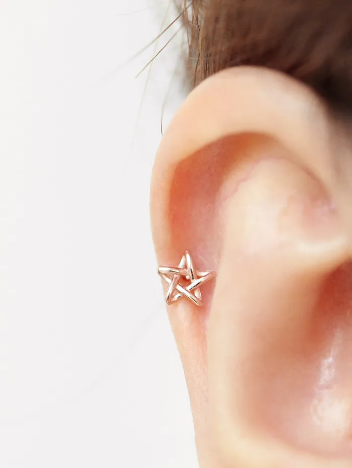 MinimalBijoux Earrings 14K Gold Star Point Cartilage Earring 18G16G