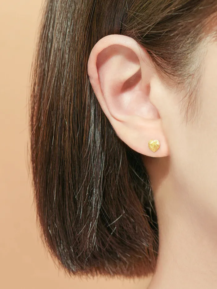 MinimalBijoux Earrings 24K Gold Heart Cartilage Earring 20G