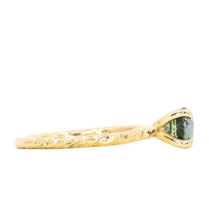PreStyled Sets Ran 113ct Round Tanzanian ColorShifting Sapphire Evergreen Carved Solitaire in 18k Yellow Gold