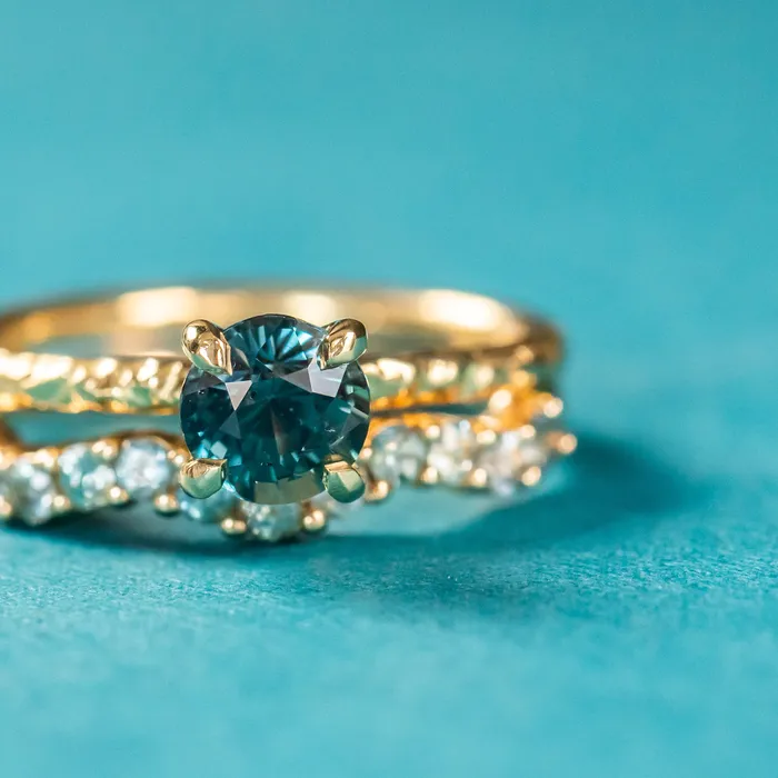 PreStyled Sets Ran 113ct Round Tanzanian ColorShifting Sapphire Evergreen Carved Solitaire in 18k Yellow Gold