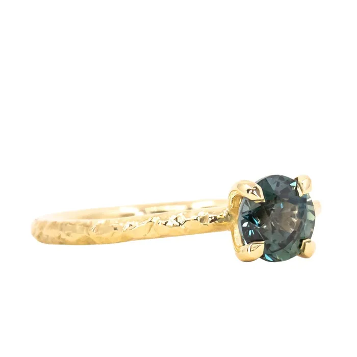 PreStyled Sets Ran 113ct Round Tanzanian ColorShifting Sapphire Evergreen Carved Solitaire in 18k Yellow Gold