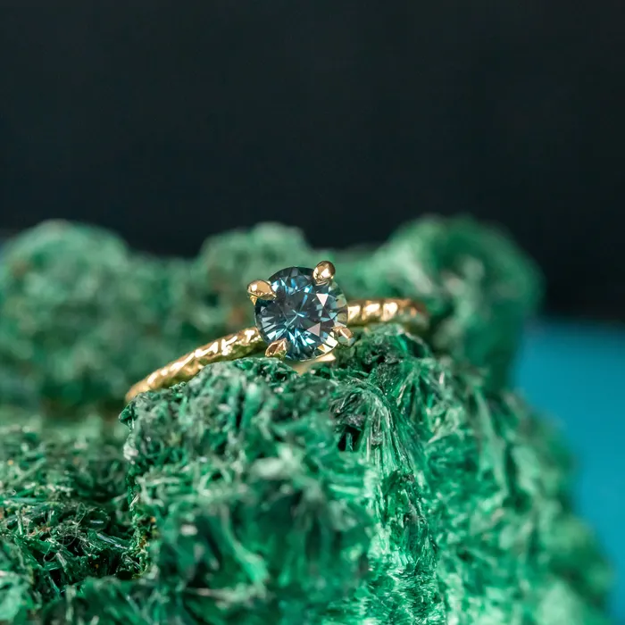 PreStyled Sets Ran 113ct Round Tanzanian ColorShifting Sapphire Evergreen Carved Solitaire in 18k Yellow Gold