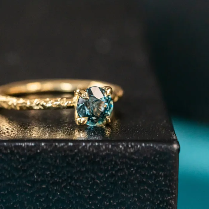 PreStyled Sets Ran 113ct Round Tanzanian ColorShifting Sapphire Evergreen Carved Solitaire in 18k Yellow Gold