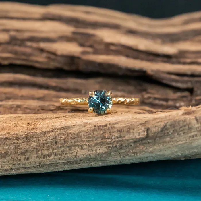 PreStyled Sets Ran 113ct Round Tanzanian ColorShifting Sapphire Evergreen Carved Solitaire in 18k Yellow Gold