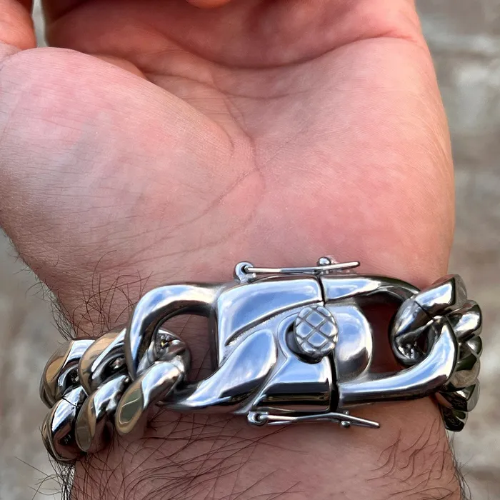 Bling Cartel Bracelets Mens 316L Stainless Steel Miami Cuban Link Bracelet 20MM Thick 85 Bling Cartel Bracelets Mens 316L Stainless Steel Miami Cuban Link Bracelet 20MM Thick 85