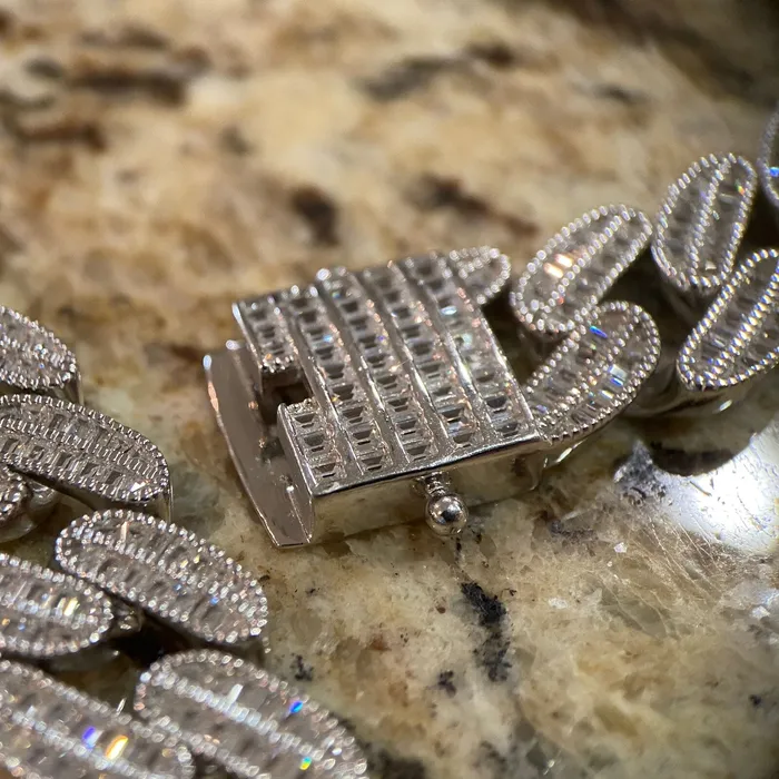 Necklaces AMERICAN TIME Mens 925 Sterling Silver Iced Cuban Chain 15 mm Thick 1824 Necklace Necklaces AMERICAN TIME Mens 925 Sterling Silver Iced Cuban Chain 15 mm Thick 1824 Necklace