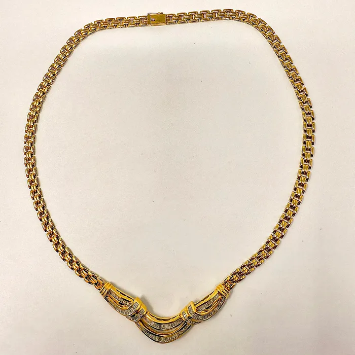 18K Gold Necklace with Baguette Diamond Jewelry Necklaces