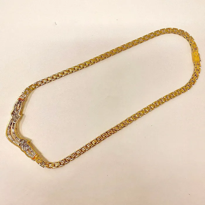 18K Gold Necklace with Baguette Diamond Jewelry Necklaces