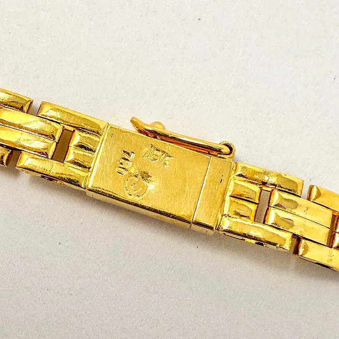 18K Gold Necklace with Baguette Diamond Jewelry Necklaces