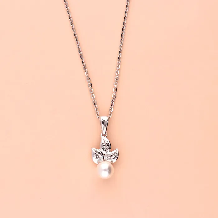BERRICLE Necklaces Leaf Imitation Pearl Necklace in Sterling Silver