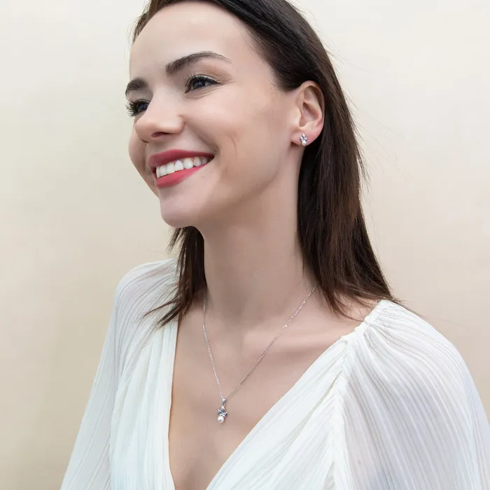 BERRICLE Necklaces Leaf Imitation Pearl Necklace in Sterling Silver