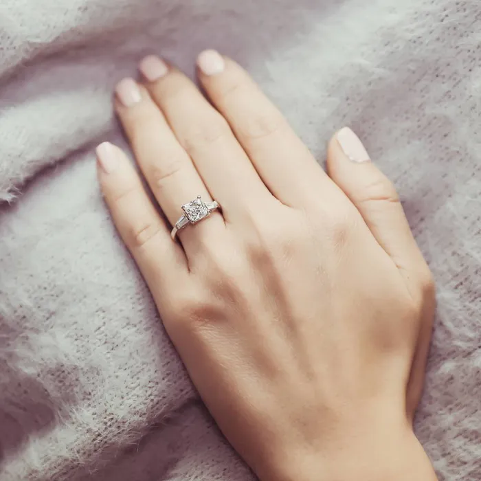 BERRICLE Rings Infinity Solitaire 12ct CZ Ring Set in Sterling Silver
