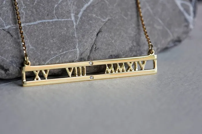 Necklaces capucinne Roman Numerals Diamond Bar Necklace