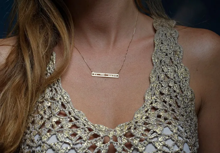 Necklaces capucinne Roman Numerals Diamond Bar Necklace