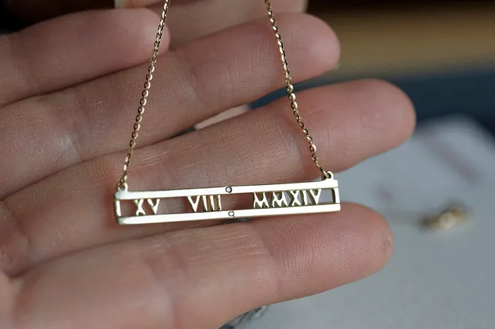 Necklaces capucinne Roman Numerals Diamond Bar Necklace