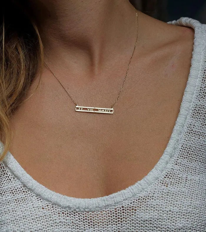 Necklaces capucinne Roman Numerals Diamond Bar Necklace
