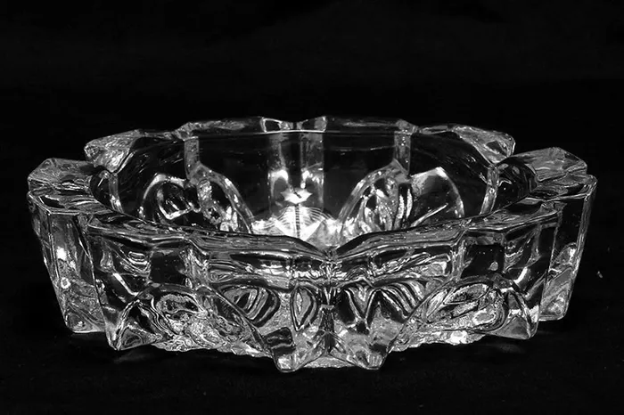 PreStyled Sets Dropshipped via Social Commerce Network Nika Ashtray Glass Crystal Gold Round Thick Decoration
