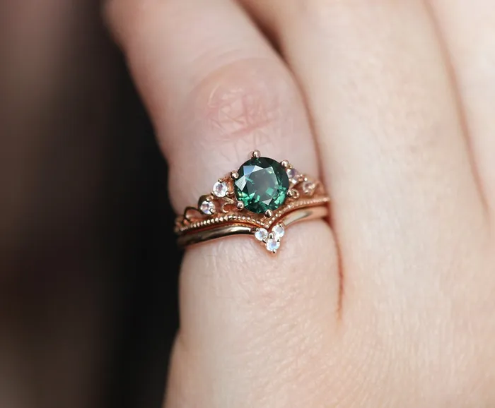 Rings Capucinne Bella Vintage Green Sapphire Ring
