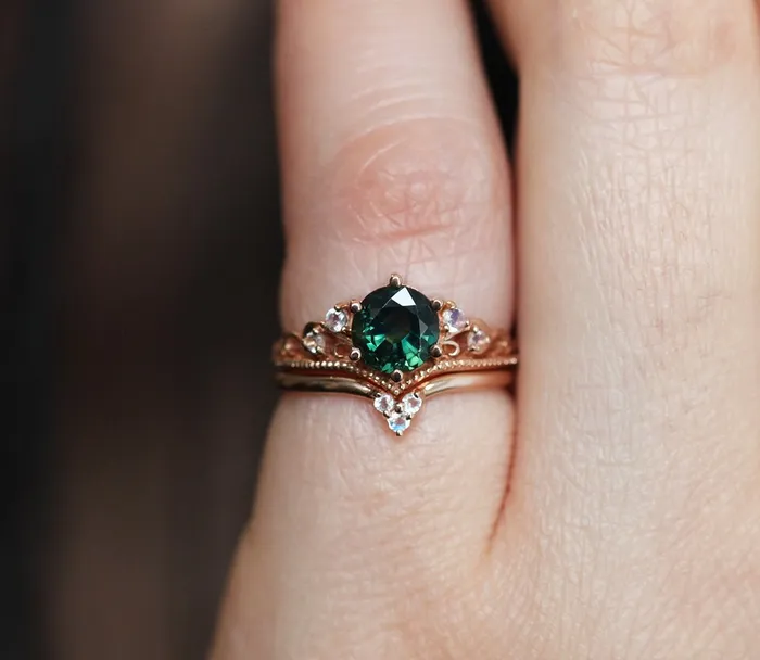 Rings Capucinne Bella Vintage Green Sapphire Ring