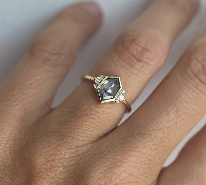 Rings capucinne Destiny Hexagon Salt Pepper Ring