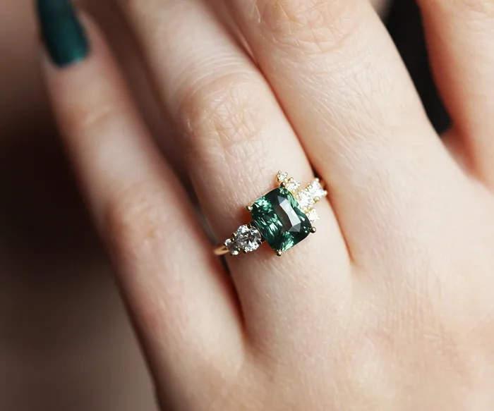 Rings Capucinne Serafina Green Sapphire Diamond Ring