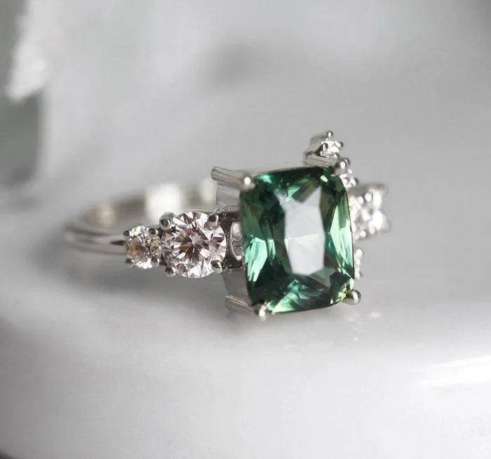 Rings Capucinne Serafina Green Sapphire Diamond Ring