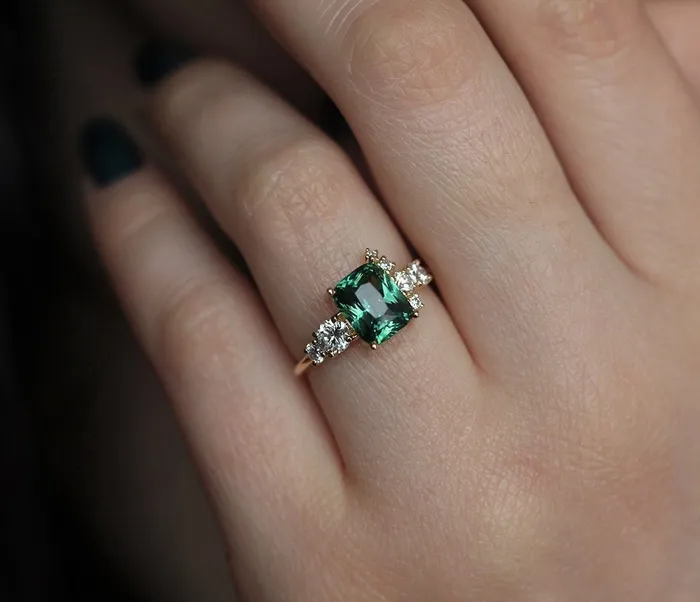 Rings Capucinne Serafina Green Sapphire Diamond Ring