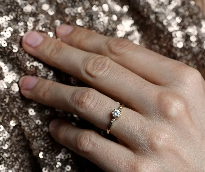 Rings capucinne Uman Round Diamond Engagement Ring