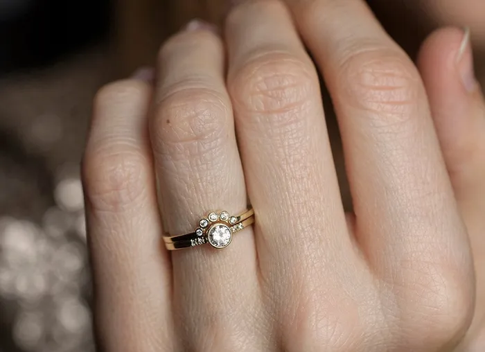 Rings capucinne Uman Round Diamond Engagement Ring